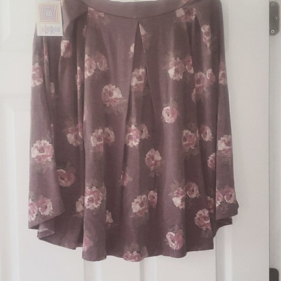 💰3 for $30💰 Womens XL Heather Mauve Madison w/Floral Print - Picture 1 of 6